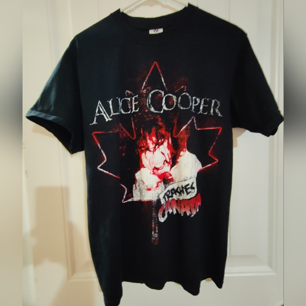 Y2K 2000's Alice Cooper Trashes Canada Tour Black T-Shirt